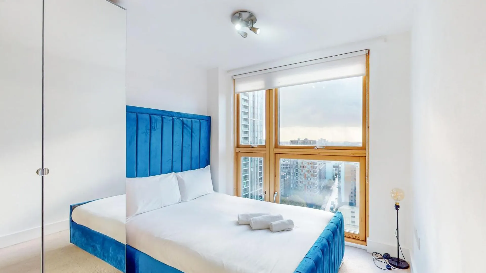 Stylish 2Bed Penthouse With Private Roof Top Terrace In Canary Wharf London Apartment