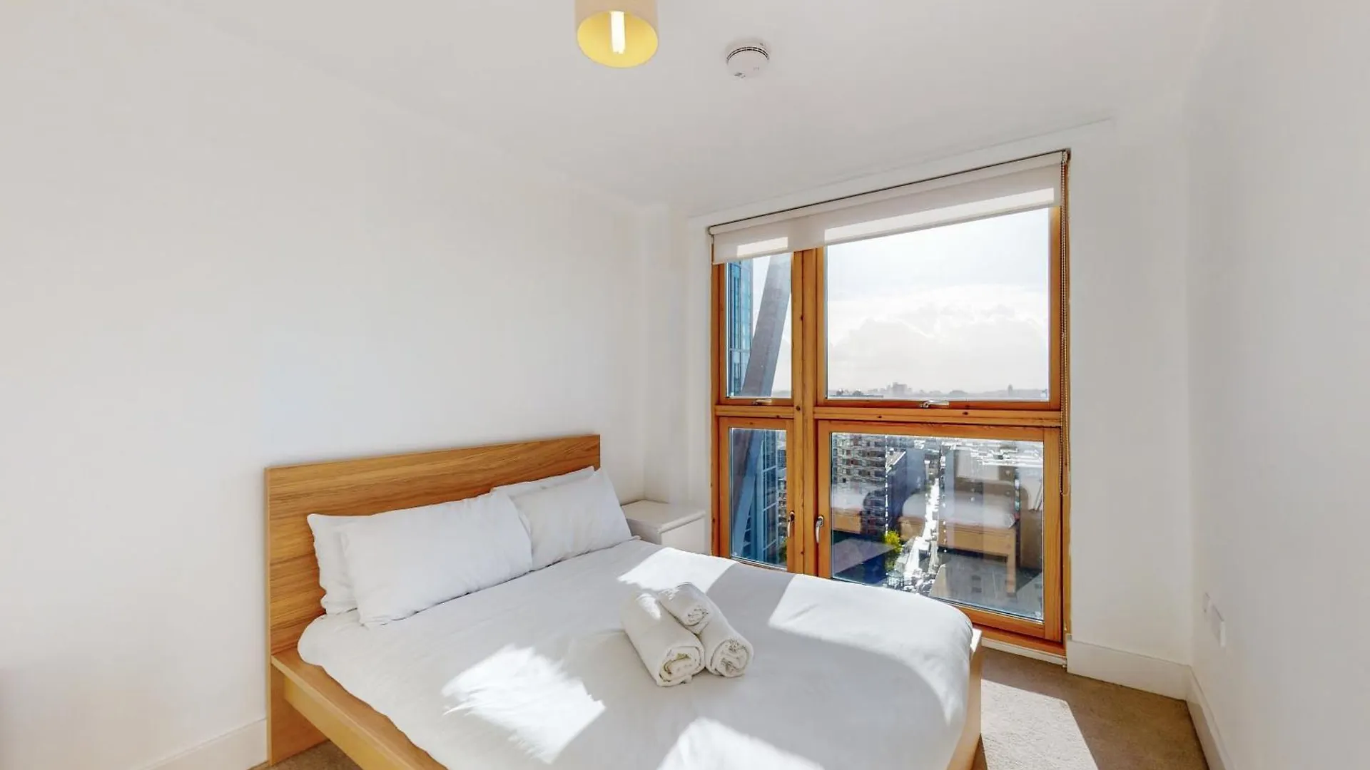 Stylish 2Bed Penthouse With Private Roof Top Terrace In Canary Wharf London